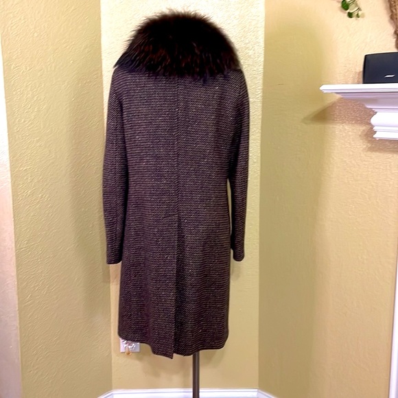 Burberry wool with fur classic coat - Picture 6 of 12